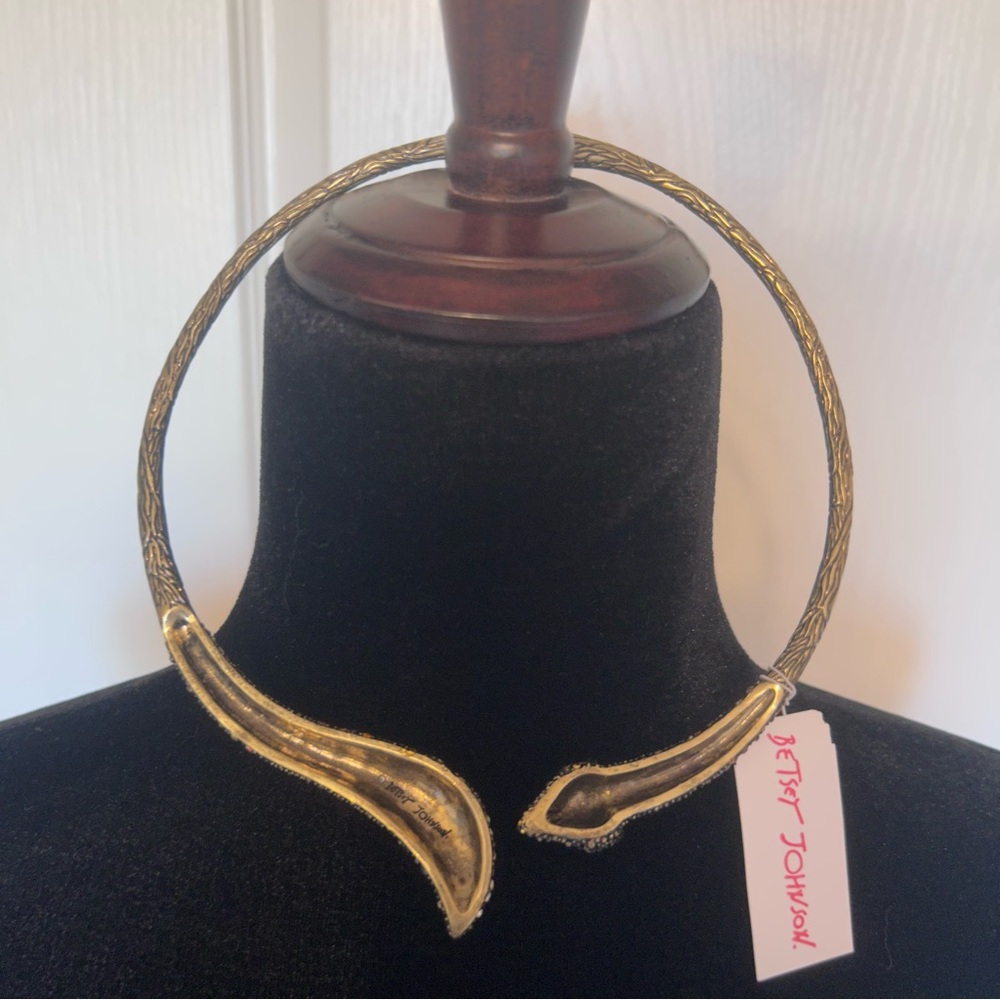NWT Betsey Johnson Gold Tone Crystal Jewel Incrusted Fox Stole Choker Necklace - Picture 4 of 5